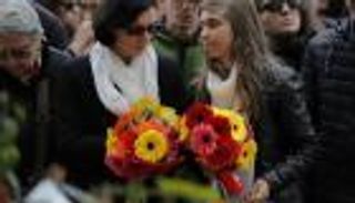 بالصور.. "ملهى ليلي" بطل مسيرة لآلاف الرومانيين ببوخارست