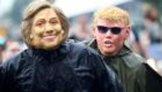 بالصور .. من يخيف العالم أكثر في الهالوين هيلاري أو ترامب؟