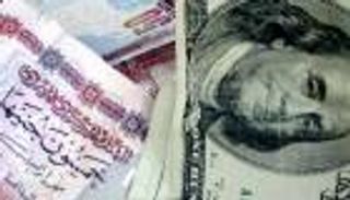 "المركزي المصري" يخالف التوقعات بتثبيت الجنيه.. ويكبح عمليات المضاربة