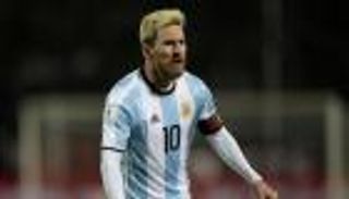 باساريلا يطالب بتجريد ميسي من شارة قيادة الأرجنتين