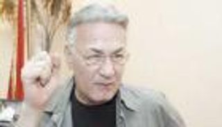 عزت أبو عوف مدمن ورجل أعمال