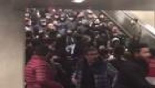 شاهد..  معركة بالأسلحة بين جماهير بيشكتاش ونابولي