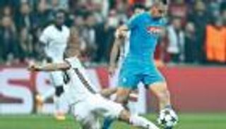 قذيفة هامسيك تمنح نابولي التعادل مع بيشكتاش