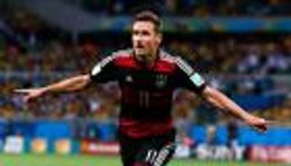 فيديوجراف: 10 حقائق عن أسطورة كلوزة .. المونديالي التاريخي