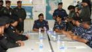 حمد آل خليفة يتفقد قوات الشرطية الإمارتية المشاركة في "أمن الخليج العربي 1 " 