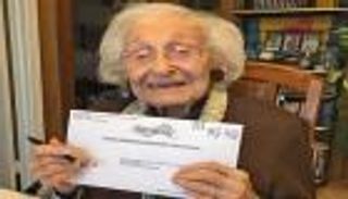 ولدت قبل تمكّن نساء أمريكا من التصويت في الانتخابات.. فمن ستنتخب؟