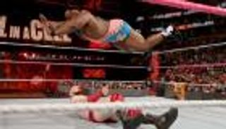 "نيو داي" يحتفظ ببطولة "رو" للتاج تيم بالرغم من خسارته