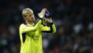 حارس ليستر شارك في دوري الأبطال بـ"يد مكسورة"