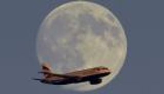 نوفمبر شهر الظواهر الفلكية.. قمر عملاق وسقوط نيازك وشهب