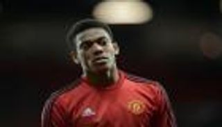 وكيل مارسيال يكشف غضبه من "واقعة القميص"