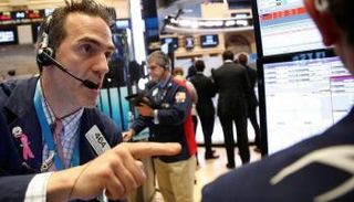 متعاملون أثناء التداول في بورصة نيويورك للأوراق المالية