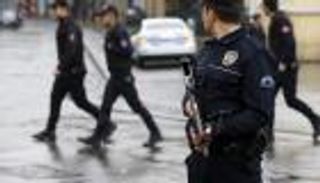 تركيا تعتقل 9 مديرين وصحفيين بجريدة جمهوريت