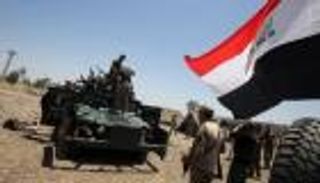 الجيش العراقي يرفع العلم فوق مباني "حمام العليل" جنوب الموصل