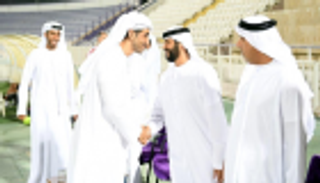 بن غليطة يطالب لاعبي الأبيض بتجاهل مواقع التواصل