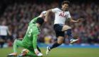 سقوط طريف لتشيك كاد يكلف أرسنال هزيمة أمام توتنهام