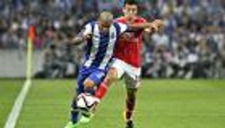 بنفيكا يفرض التعادل على بورتو ويحافظ على الصدارة