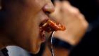 الأكل أثناء مشاهدة التلفزيون ضار جدا بالصحة