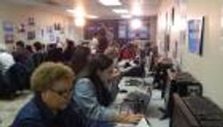 "العين" في نيويورك عشية الانتخابات.. الكنائس تصلي وكلينتون "طوارئ"