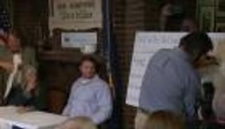 عدد سكانها 8.. كلينتون تفوز في أول بلدة تنتخب.. والنتائج مفاجأة