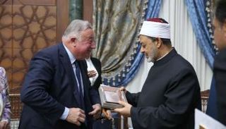 شيخ الأزهر يستقبل رئيس مجلس الشيوخ الفرنسي