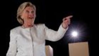 كلينتون تحصد 215 صوتا بعد فوزها بنيفادا