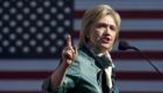 حملة كلينتون لأنصارها: عودوا إلى منازلكم.. والمعركة لم تنته بعد