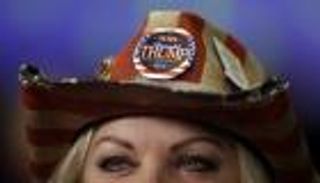 بالصور.. هيلاري وترامب.. المعركة "سجال" في ليلة لن ينامها العالم