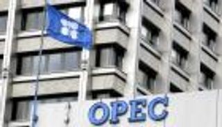 وكالة الطاقة تحذر من استمرار تخمة النفط للعام الثالث