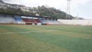 إشادة تونسية بأرضية ملعب عمر حمادي