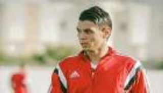 ليبيا تجبر نجمها على عدم الاتصال بطبيبه التونسي‎