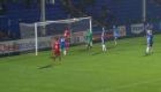 بالفيديو.. لاعب انجليزي يهدر أغرب فرصة في 2016