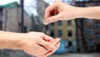 الكرماء أكثر جذبا لشركائهم مقارنة بالأغنياء