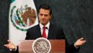 رئيس المكسيك رغم "جدار ترامب" العازل: أنا متفائل بفوزه