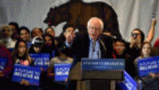 بيرني ساندرز: سنتصدى بكل قوة لترامب إن طبّق سياسات عنصرية