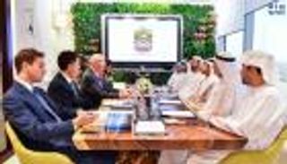 عبدالله بن زايد يلتقي الرئيس التنفيذي لمنتدى "دافوس"