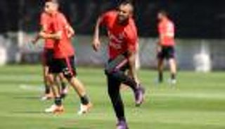 رومينيجه يطالب تشيلي باستبعاد فيدال أمام أوروجواي