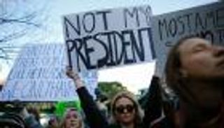 بالصور.. "لا للكراهية".. مظاهرات رفض ترامب تتواصل لليوم الرابع