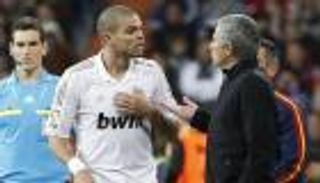 بيبي يغلق الباب مؤقتا أمام مورينيو وينتظر رد الريال