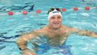 سباح بريطاني يتحدى أسماك القرش والطقس لعبور الأطلسي