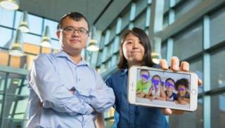 الطالب كون وو شو مع التطبيق الذكي للتوحد