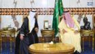 حاكم الفجيرة ينقل تعازي الإمارات في وفاة الأمير تركي 