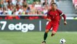 رونالدو يسجل هدفين ويهدر ركلة جزاء في فوز كبير للبرتغال