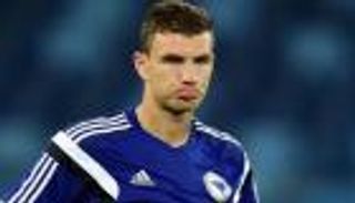 دجيكو يستنكر طرده "غير المستحق" أمام اليونان