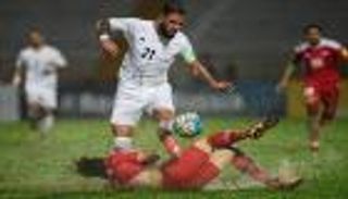 سوريا تعرقل إيران "المتصدرة".. وقطر تتعادل مع الصين