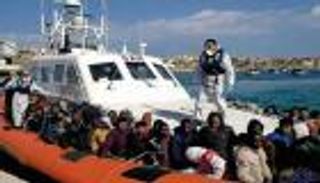 حرس السواحل الإيطالي ينقذ 550 مهاجرا في المتوسط