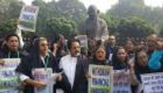 مسيرة في الهند احتجاجا على إغلاق مكاتب حزب معارض 