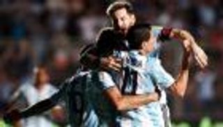 ميسي يقود لاعبي الأرجنتين لمقاطعة وسائل الإعلام