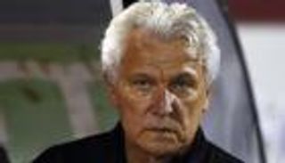 كاسبرزاك يقلب في دفاتر الماضي لدعم تونس قبل أمم أفريقيا