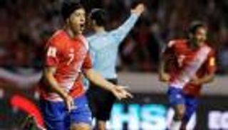 مدرب كوستاريكا يدعو للتواضع بعد رباعية أمريكا