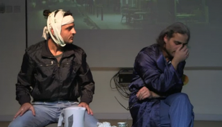 لقطة من مسرحية اللاجئان